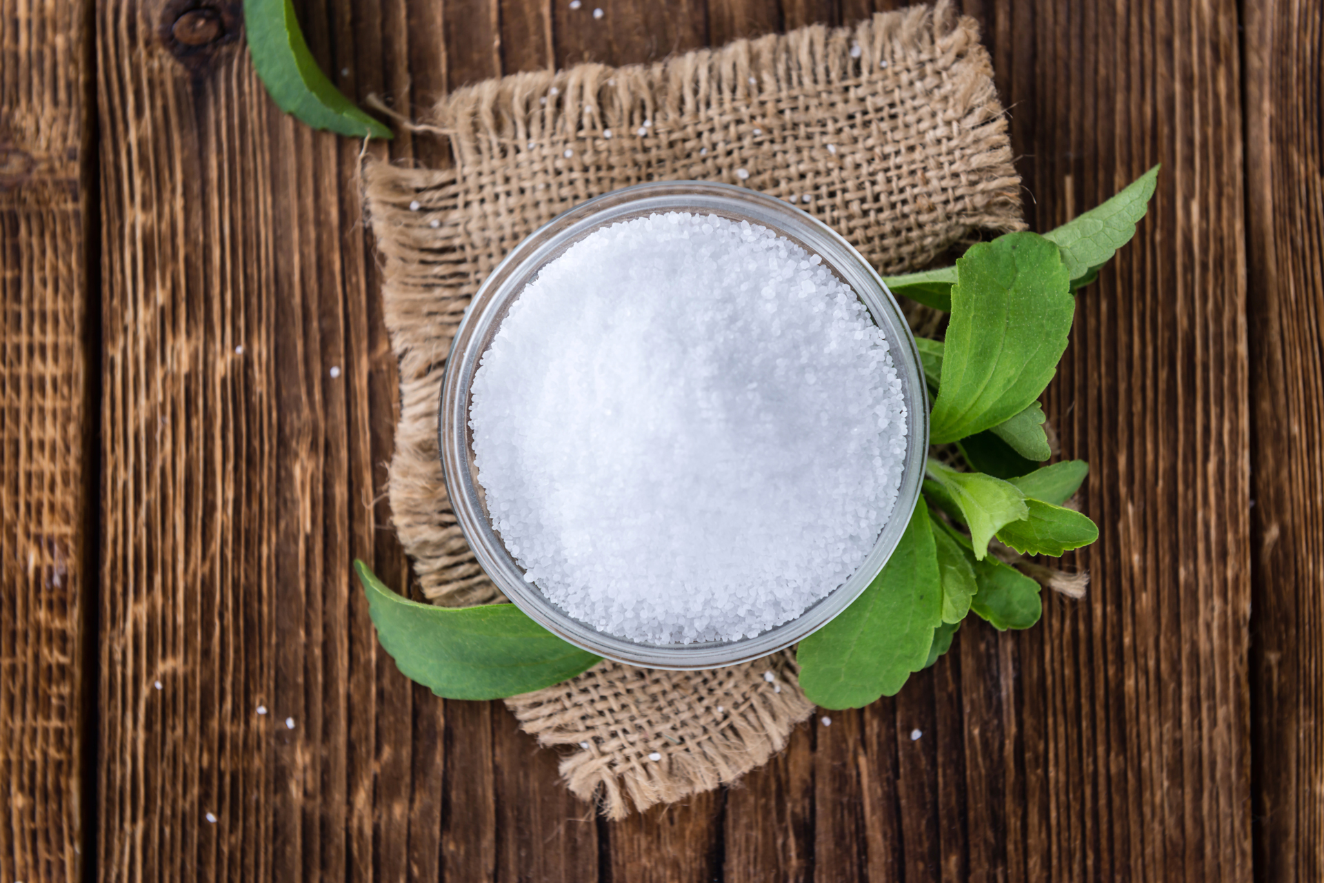 Mit Stevia kannst du Speisen und Getränke süßen, ohne dafür ungesunden Zucker oder gesundheitsschädliche Süßstoffe zu benutzen.